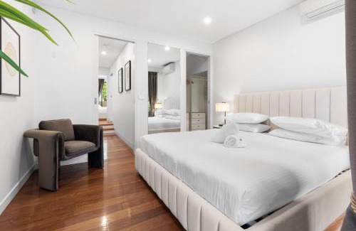 Darlinghurst Apartment | Stunning 3 Bedroom Terrace House in Vibrant Area