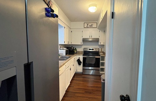 Drayton Condo | Stunning 3-Bedroom Retreat w/Cozy Fireplace & Sunlit Patio – Perfect Getaway!