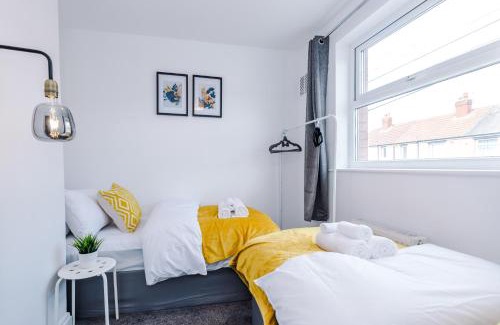 Leeds House | Stunning 3 br house near Leeds City Centre with Free Parking