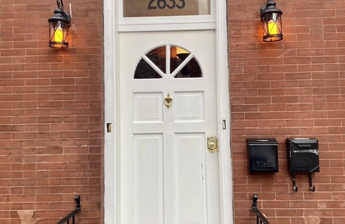 Wrightwood Neighbors Condo | Stunning 3 BR in prime Chicago location