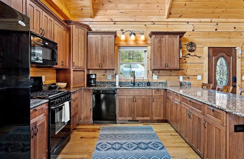 Vein Mountain Cabin | Stunning 3-Level Log Cabin: Blue Ridge Mtn Views, with abundant outdoor space!