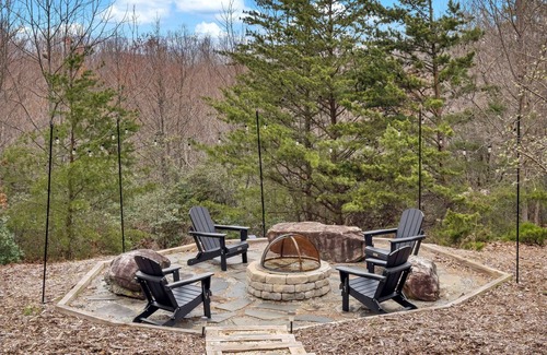 Vein Mountain Cabin | Stunning 3-Level Log Cabin: Blue Ridge Mtn Views, with abundant outdoor space!