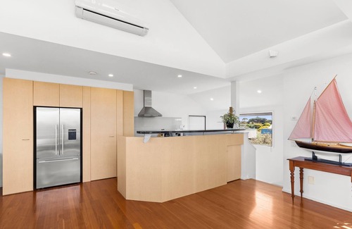 Point Lonsdale House | Stunning 3-Storey Coastal Retreat with Breathtaking Water Views