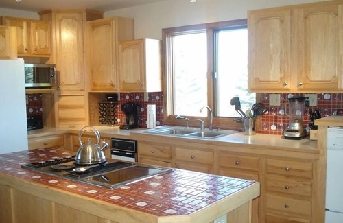 Bozeman House | Stunning 360° Vistas - Swim/Skating Pond - 10 Min. to Downtown