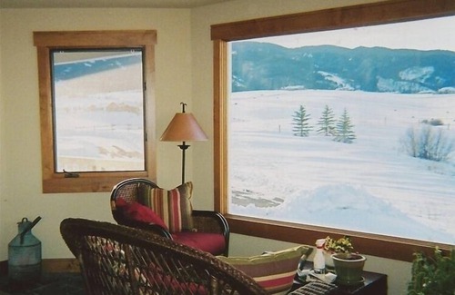 Bozeman House | Stunning 360° Vistas - Swim/Skating Pond - 10 Min. to Downtown