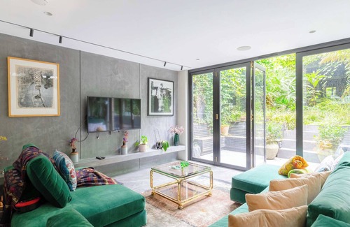Hackney Apartment | Stunning 3BD House by Broadway Market!