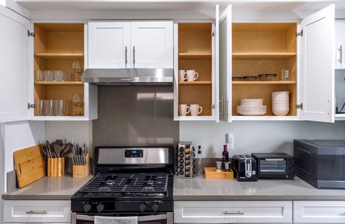 Westminster House | Stunning 3BR Luxe near Disneyland & Beaches EV Charge + King Bed