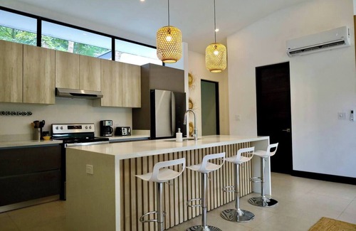 Junquillal Villa | Stunning 3BR Villa Near Beach: w/Pool*Gym*Jungle