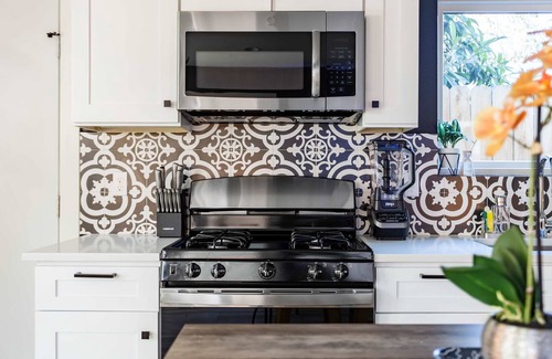 East Cesar Chavez House | Stunning 3rd St Escape 6th Street 4 min Walk