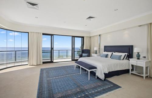 Noraville House | Stunning 4-Bed -Aloha Beach Front Beauty Noraville