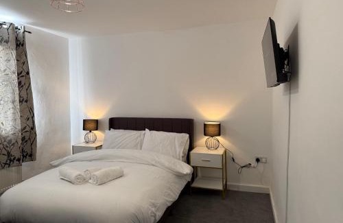 Bridgend House | Stunning 4-Bed House in Bridgend