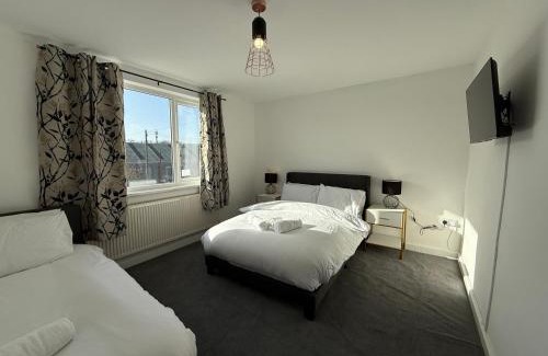 Bridgend House | Stunning 4-Bed House in Bridgend