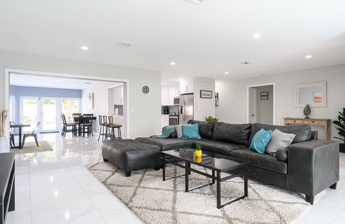 Coral Ridge Isles House | Stunning 4 Bedrooms House with Pool 6 mins to Ocean