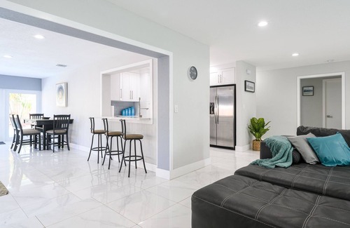 Coral Ridge Isles House | Stunning 4 Bedrooms House with Pool 6 mins to Ocean