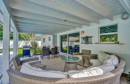 Deerfield Beach Villa | Stunning 4 Bedrm New Pool+Jacuzzi 1 Mile to Beach
