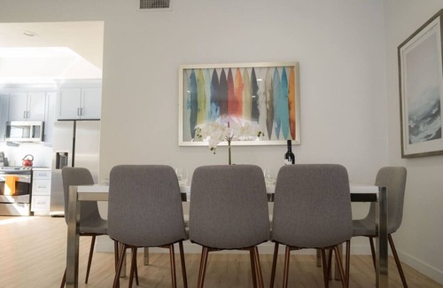 Marina Peninsula Apartment | Stunning 4 Bedroom, 1 block to the Beach!
