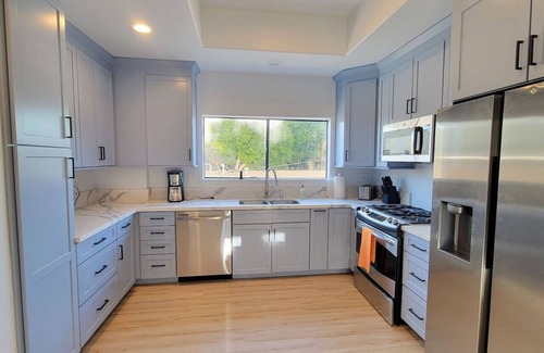 Marina Peninsula Apartment | Stunning 4 Bedroom, 1 block to the Beach!