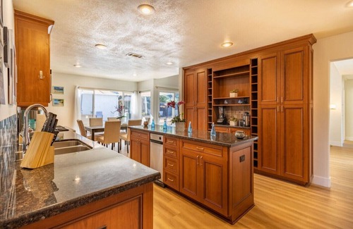 Mission Viejo House | Stunning 4 Bedroom 1 Level- Pool, Spa, Grass Yard, Fire Pit, Garage, BBQ