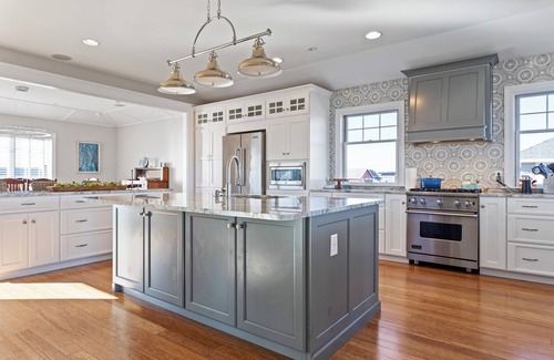 Byfield House | Stunning 4 bedroom 4.5 bath house right on the sand at Seabrook Beach