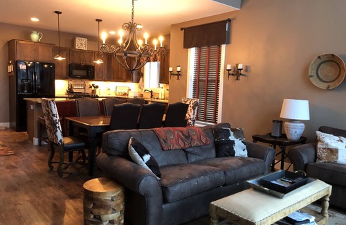 Fraser House | Stunning 4 bedroom/5 bath 3400 square foot home with awesome Mountain View’s