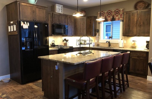 Fraser House | Stunning 4 bedroom/5 bath 3400 square foot home with awesome Mountain View’s
