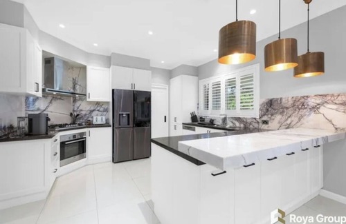 Castle Hill House | Stunning 4-bedroom with pooln
