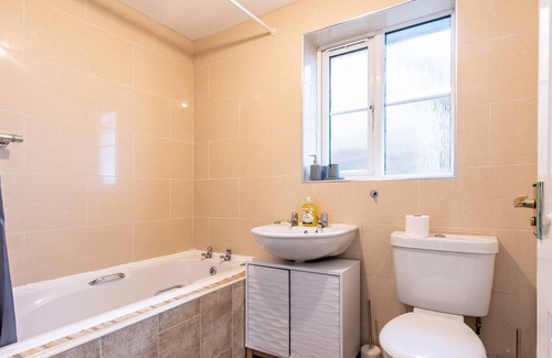 Peterlee House | Stunning 4-Bedroom Detached House with Ample Driveway for 1-2 Cars