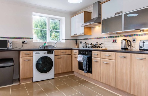 Peterlee House | Stunning 4-Bedroom Detached House with Ample Driveway for 1-2 Cars