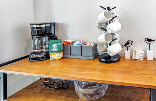 Downtown Riverside House | Stunning 4-bedroom home RIGHT Downtown Riverside with parking, WiFi and AC