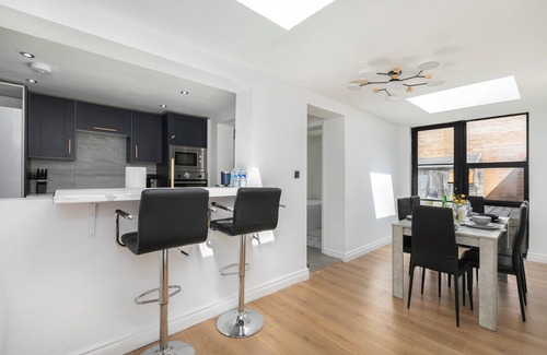 Woodside House | Stunning 4-Bedroom House close to London Bridge and Crystal Palace FC Stadium.