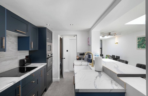 Woodside House | Stunning 4-Bedroom House close to London Bridge and Crystal Palace FC Stadium.