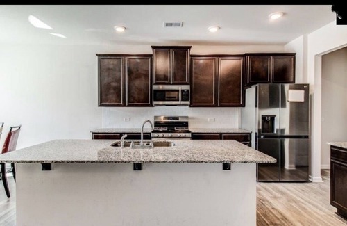 Elgin House | STUNNING 4 bedrooms minimalist home