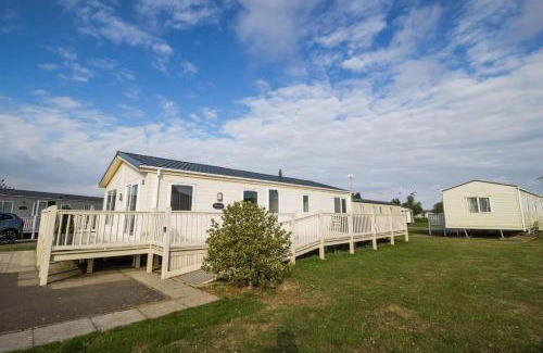 Hunstanton Cabin | Stunning 4 Berth Lodge With Decking At Manor Park In Hunstanton Ref 23173K