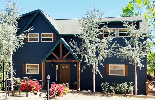 Lampe Cabin | Stunning 4BR 4BA Lakefront Cabin-Sleeps 10