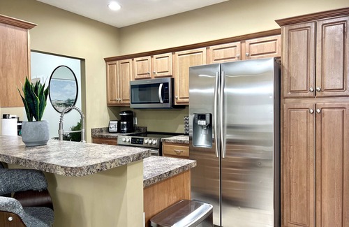 Clayton House | Stunning 4br home close to I-70/75, shopping and countless restaurants