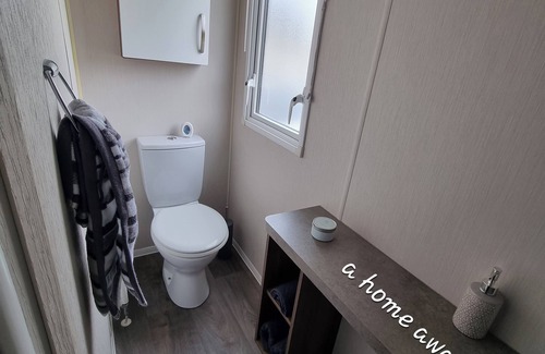 Tattershall Ski Chalet | Stunning 5-Bed Hot Tub Retreat at Tattershall lake