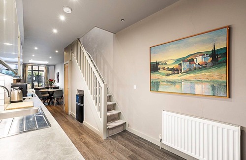 Dudden Hill Apartment | Stunning 5 Bed House in Willesden Green!