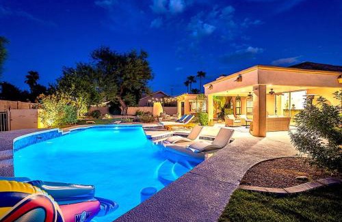 Central Scottsdale Apartment | Stunning 5 Bed Luxury Oasis Heated Pool Hot Tub