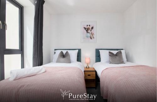 Failsworth House | Stunning 5 Bed Manchester House With Parking By PureStay Short Lets & Serviced Accommodation
