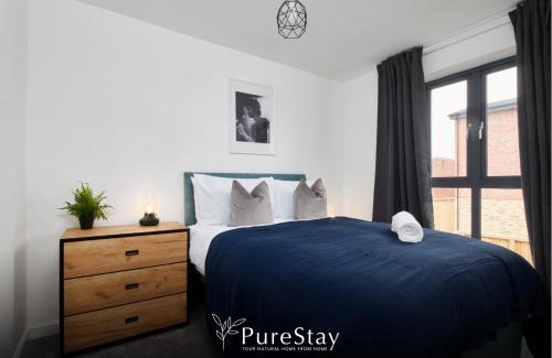 Failsworth House | Stunning 5 Bed Manchester House With Parking By PureStay Short Lets & Serviced Accommodation