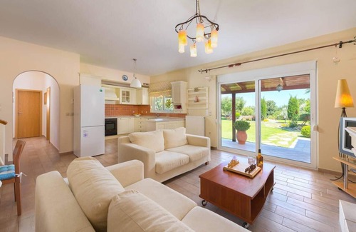 Gennadi Villa | Stunning 5-bed Villa in Gennadi!