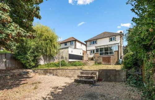 South Heighton House | Stunning 5 Bedroom House in New Haven - Sleeps up to 10 people - Perfect for contractors, Professionals, Families & Groups - Long Term Discounts Available