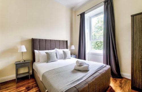 Pollokshields Apartment | Stunning 5 bedroom apt, close to city centre, SEC, Hydro and motorway
