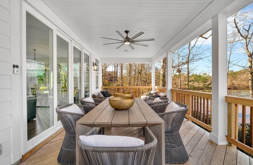 Sherrills Ford House | Stunning 5-bedroom Lakefront Retreat on Lake Norman - Hot Tub, Kayaks, Firepit