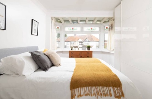 Enfield Highway House | Stunning 5 Bedroom Property in North London