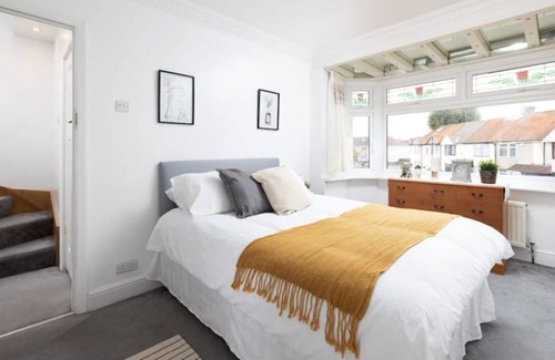 Enfield Highway House | Stunning 5 Bedroom Property in North London