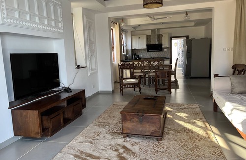 Mtwapa Villa | Stunning 5 Bedrooms Villa Directly On The Beach
