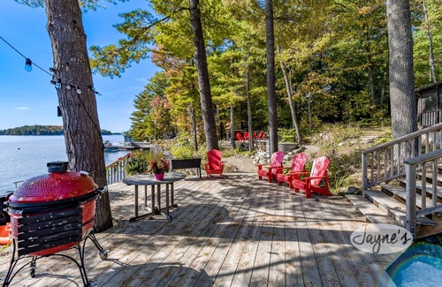 Windermere Cottage | Stunning 5bdrm 3bath cottage with Bunkie and Boathouse! South exposure!