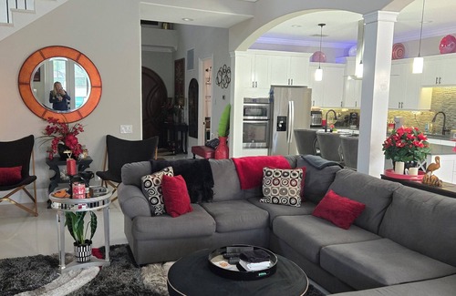 Central Naples House | Stunning 5BR/6BTH Pool Home 1 Mile to Beach! 5 min to Downtown Naples