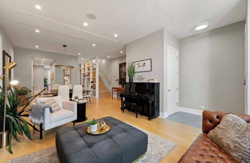 Wicker Park House | Stunning 5BR Home with 2 Rooftops, Sauna, Hot Tub!